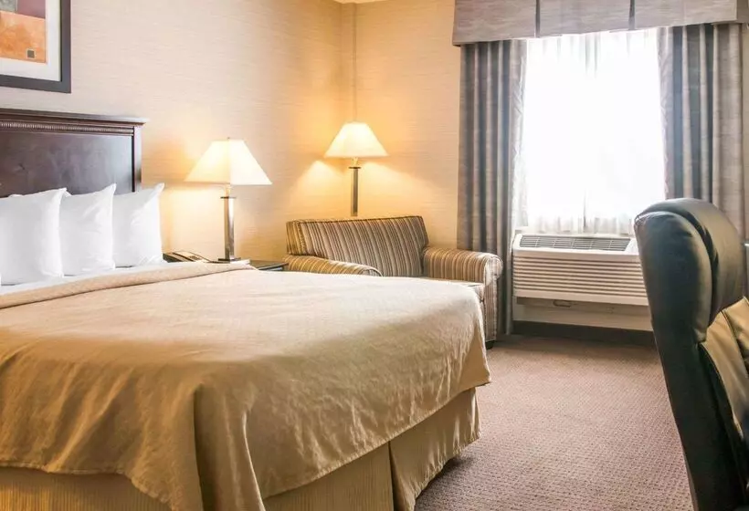 בית מלון כפרי Quality Inn & Suites Next To The Casino