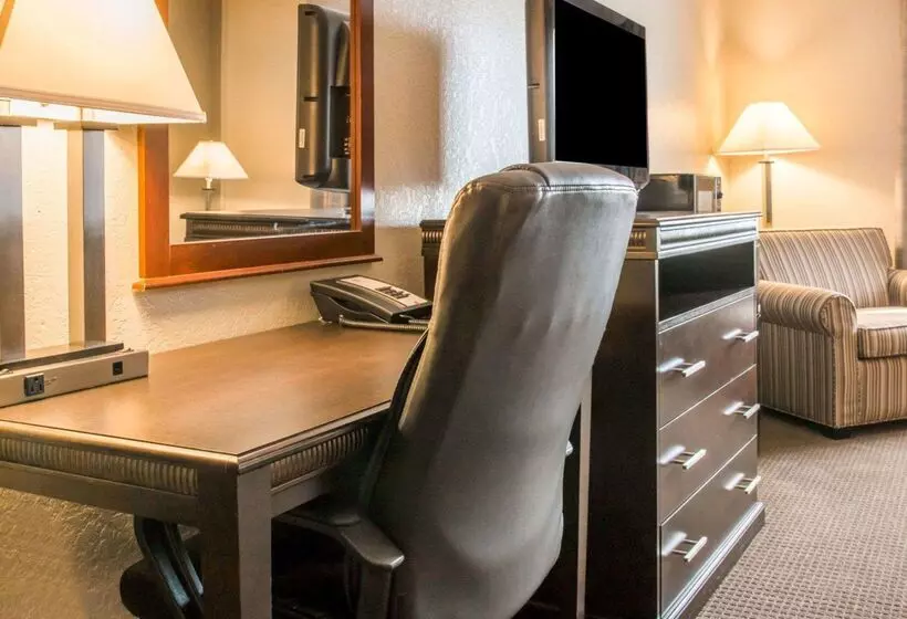 בית מלון כפרי Quality Inn & Suites Next To The Casino