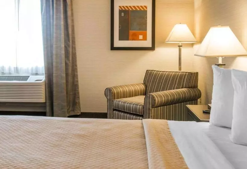 בית מלון כפרי Quality Inn & Suites Next To The Casino