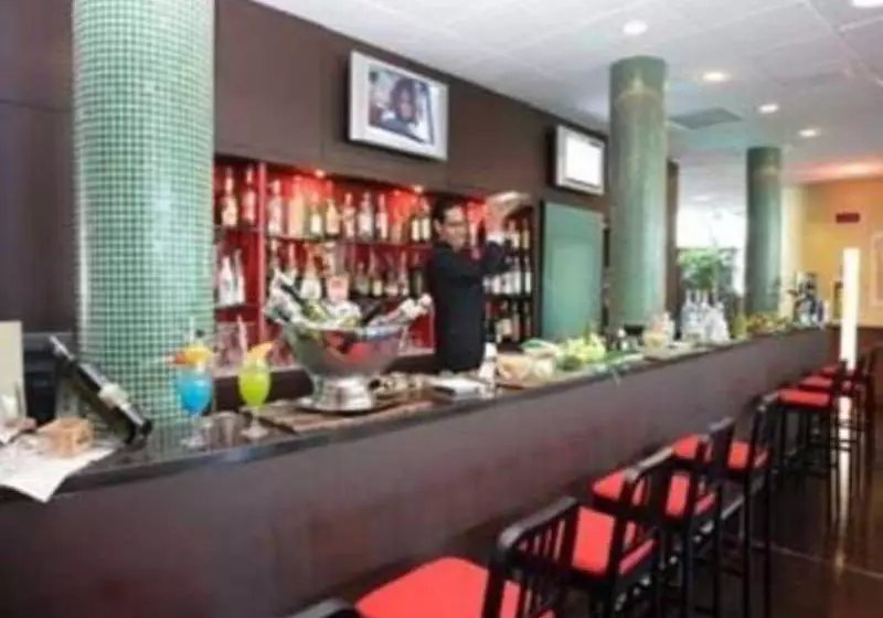 Отель Ramada Ticinum