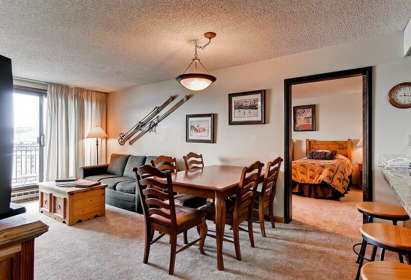 هتل Torian Plum Plaza 207