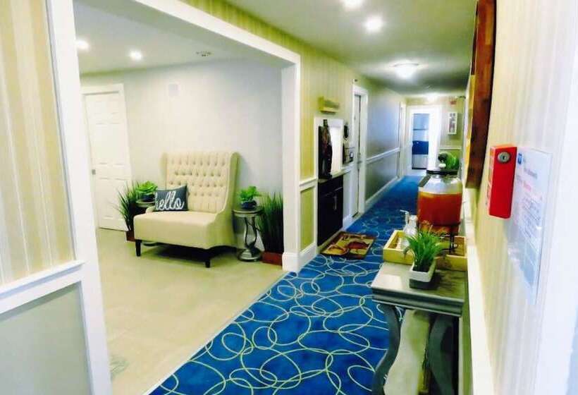 هتل Rodeway Inn Logan International Airport