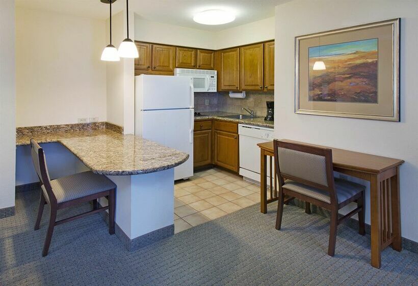 هتل Staybridge Suites Lincoln I 80, An Ihg