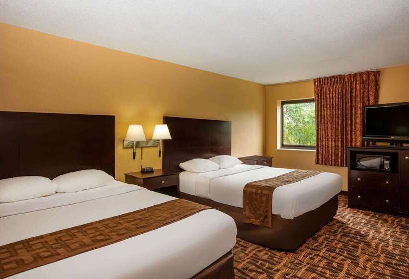 فندق Super 8 By Wyndham Lawrence Ku