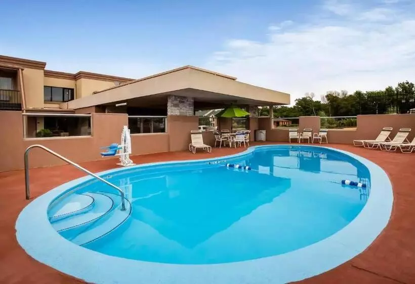 호텔 Super 8 By Wyndham Lawrence Ku