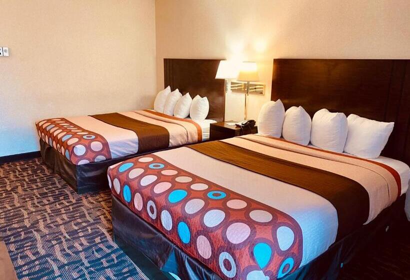 فندق Super 8 By Wyndham Lawrence Ku