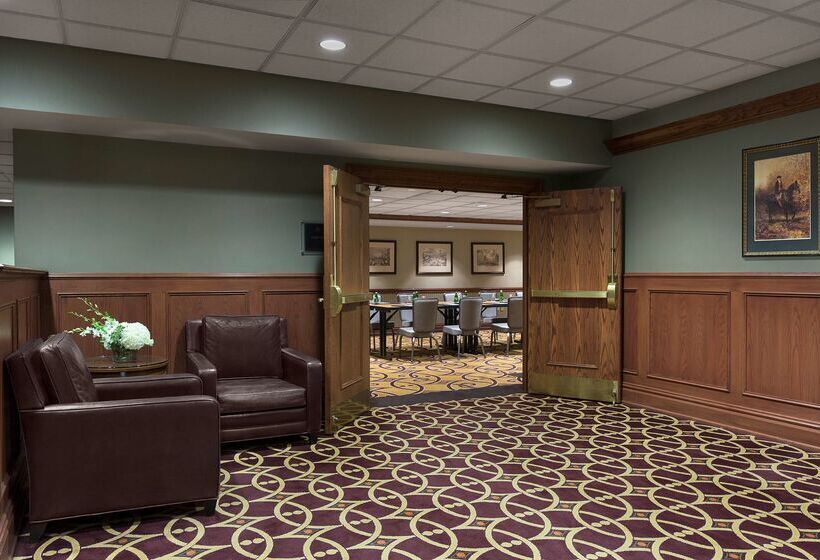 Отель The Royal Sonesta Chase Park Plaza St. Louis