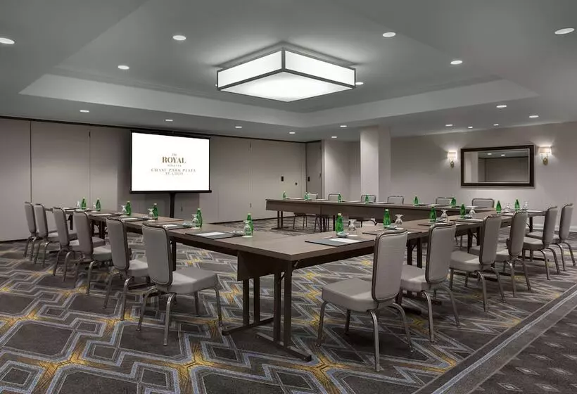 هتل The Royal Sonesta Chase Park Plaza St. Louis