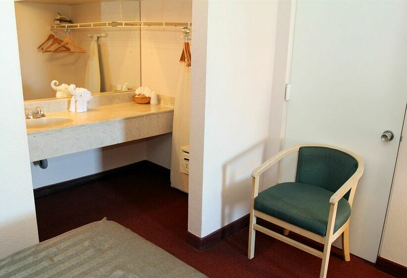 Magnuson Hotel Clearwater Beach