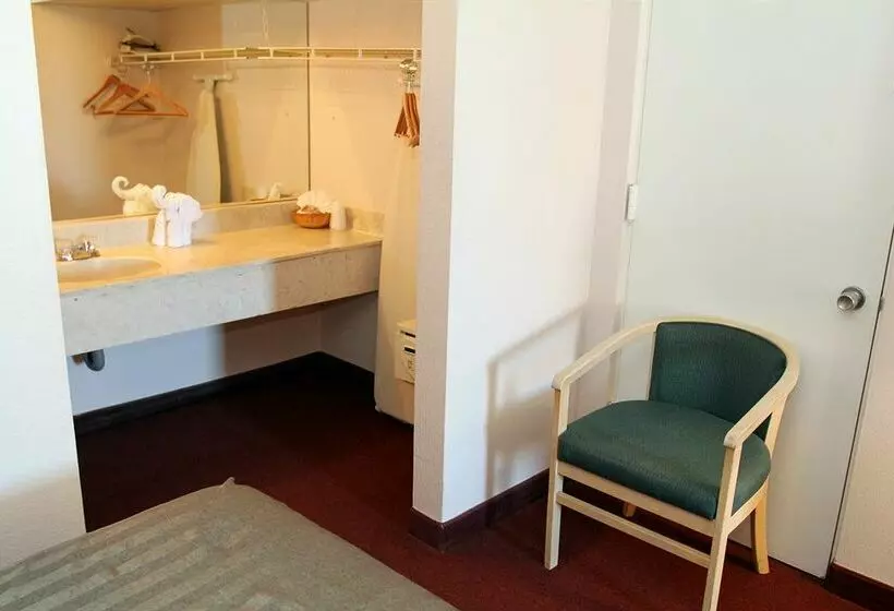 Magnuson Hotel Clearwater Beach