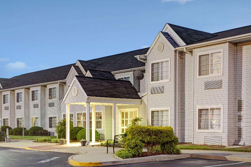 Microtel Inn & Suites By Wyndham Burlington