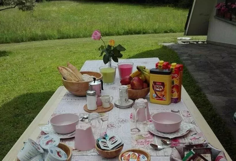 ベッドアンドブレックファースト La Vie En Rose