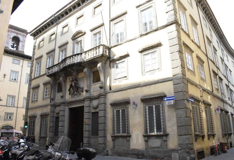 تختخواب و صبحانه Palazzo Tucci Residenza D'epoca