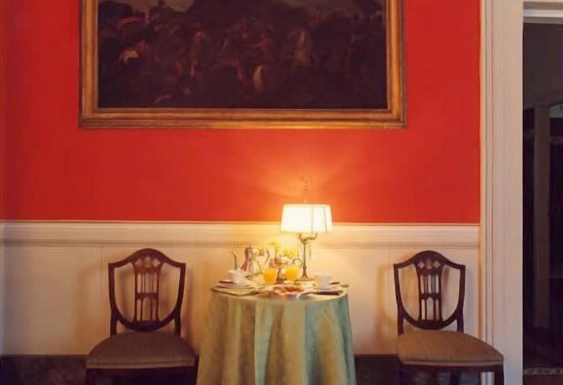 تختخواب و صبحانه Palazzo Tucci Residenza D'epoca