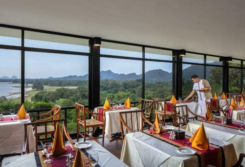 Hotel Heritance Kandalama