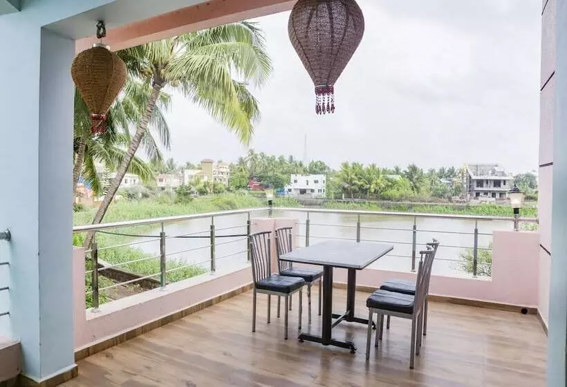 ホテル Lotus The Lake View Resort