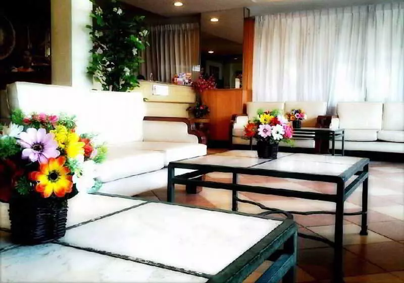 Hotelli Navanakorn Golden View