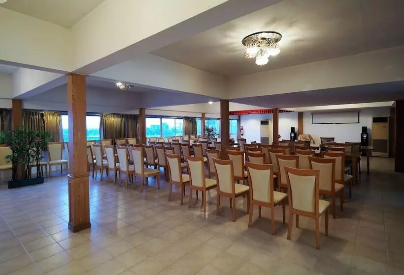 Hotelli Navanakorn Golden View