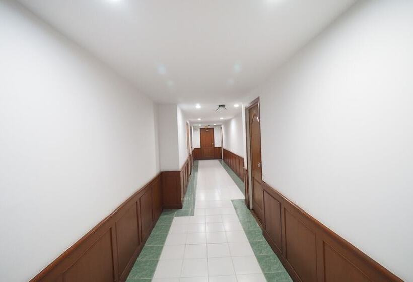 בית מלון כפרי Navanakorn Golden View