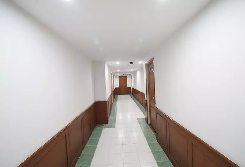 Hotelli Navanakorn Golden View