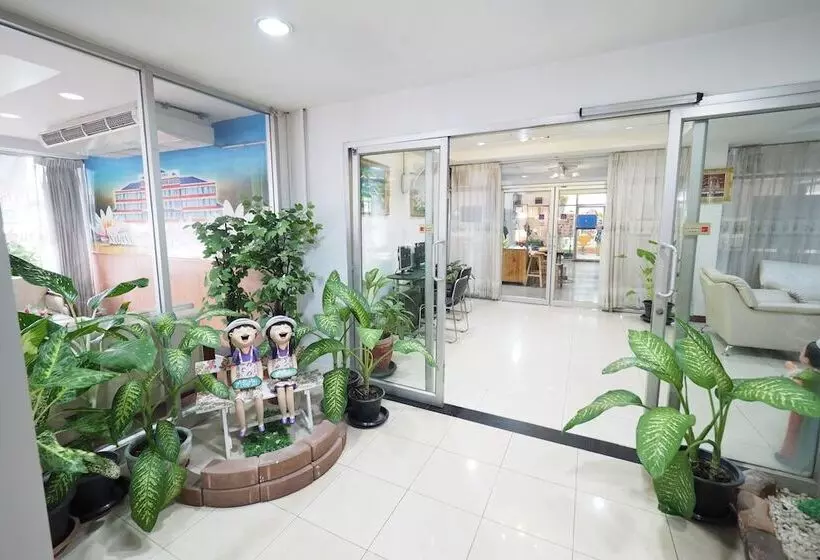 Hotelli Navanakorn Golden View