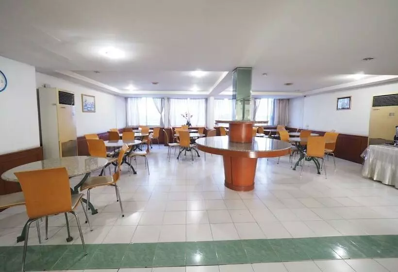 Hotelli Navanakorn Golden View