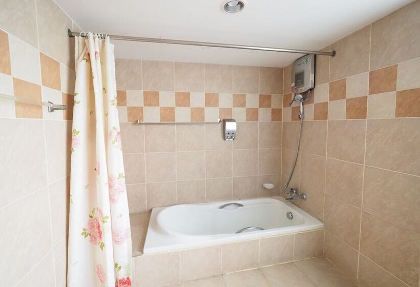 בית מלון כפרי Navanakorn Golden View