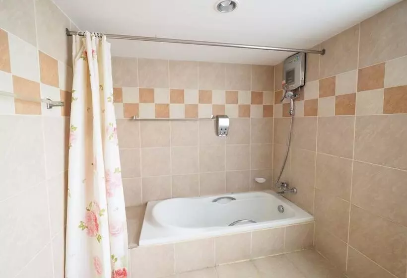 Hotelli Navanakorn Golden View