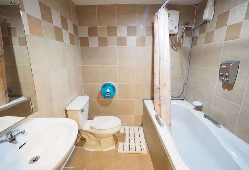 Hotelli Navanakorn Golden View