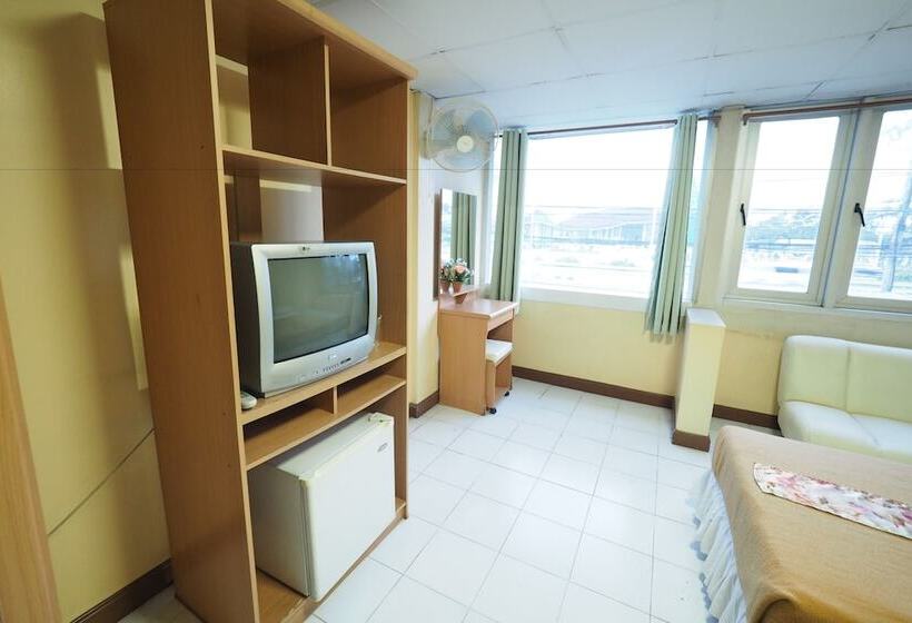 בית מלון כפרי Navanakorn Golden View