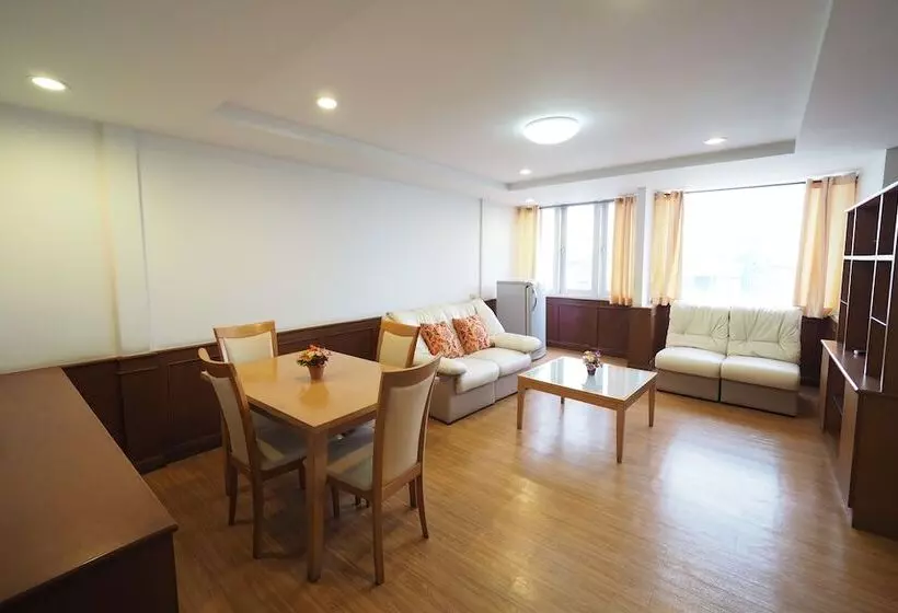 Hotelli Navanakorn Golden View