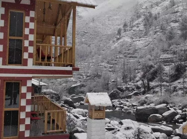 ホテル Offbeat Abodes  Tirthan Valley