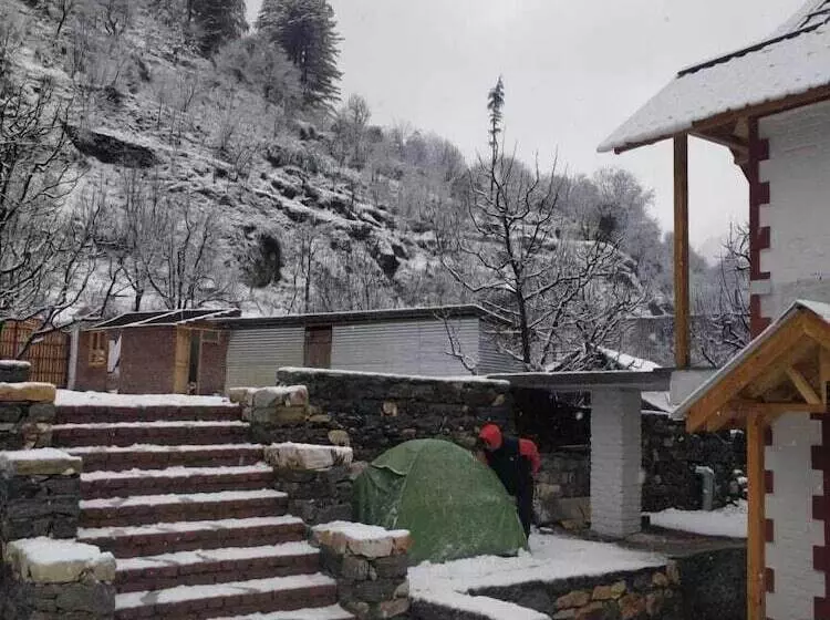ホテル Offbeat Abodes  Tirthan Valley