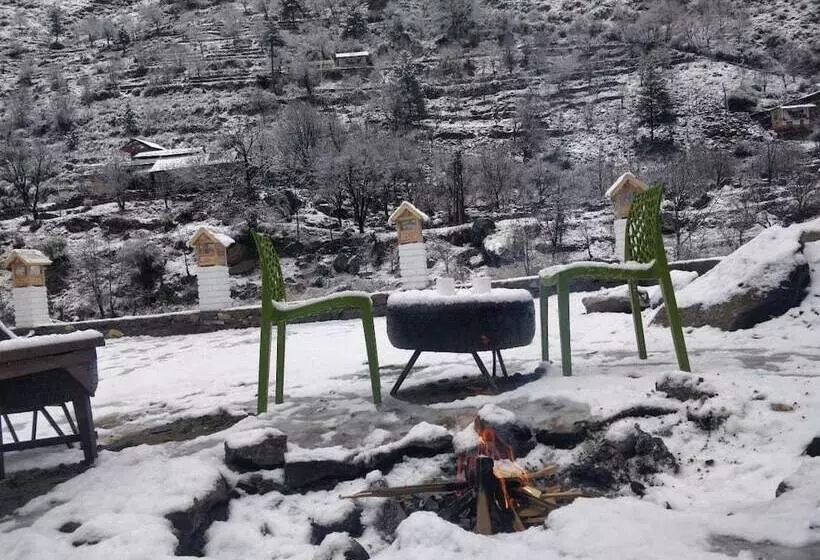ホテル Offbeat Abodes  Tirthan Valley