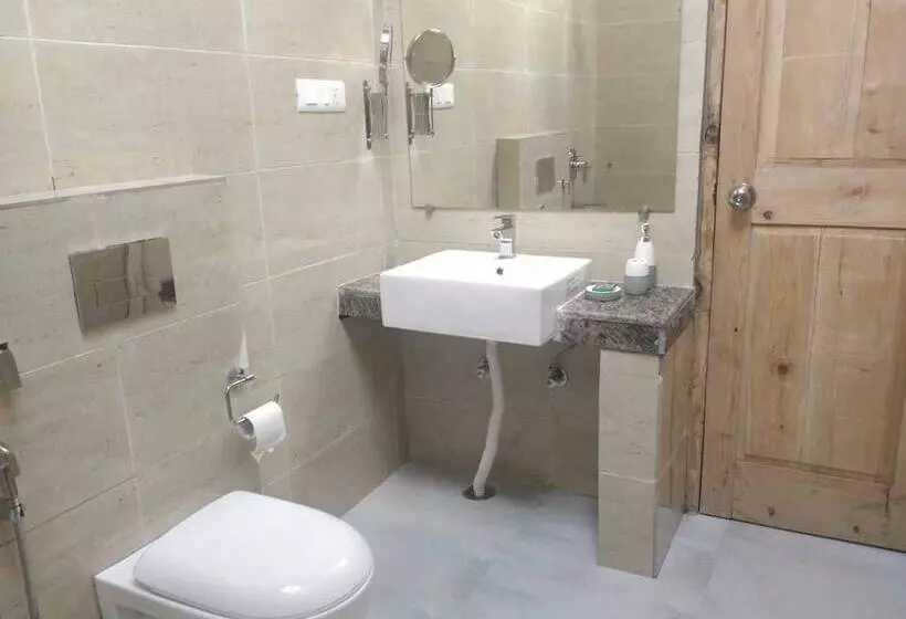 ホテル Offbeat Abodes  Tirthan Valley