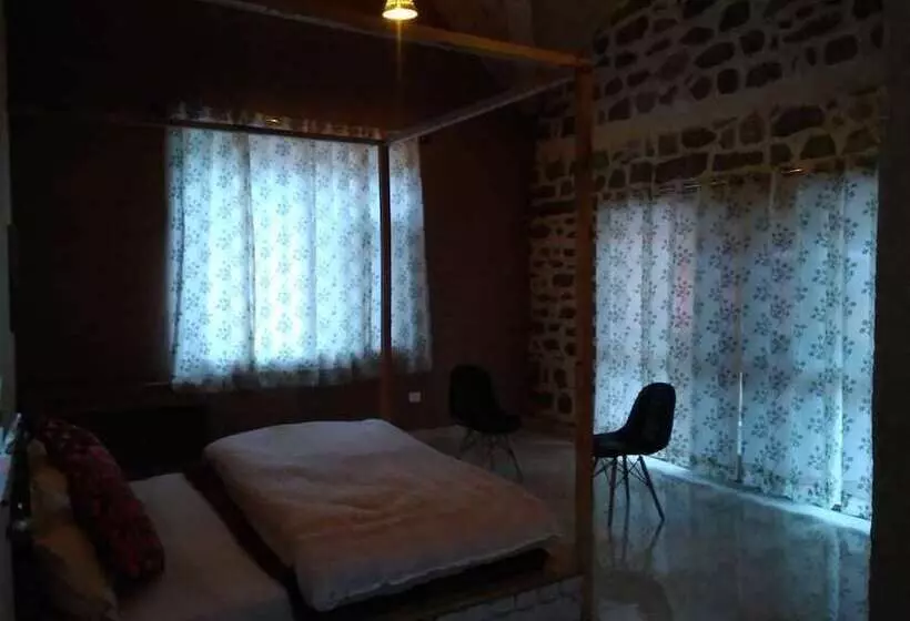 ホテル Offbeat Abodes  Tirthan Valley