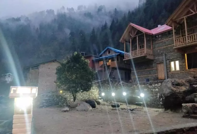 ホテル Offbeat Abodes  Tirthan Valley