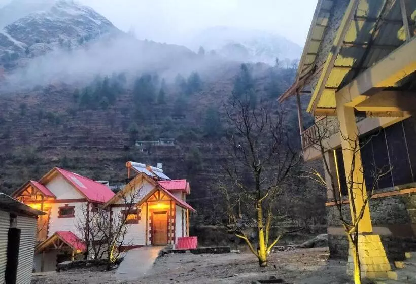 ホテル Offbeat Abodes  Tirthan Valley