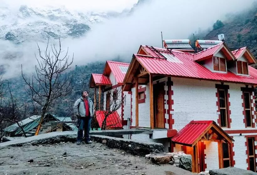 ホテル Offbeat Abodes  Tirthan Valley