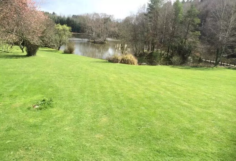 Aamiaismajoitus (B&B) Spruce Lake