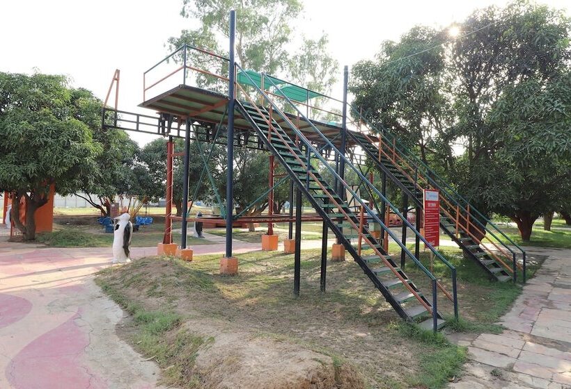 בית מלון כפרי Aamrapaali Water Park By Oyo Rooms