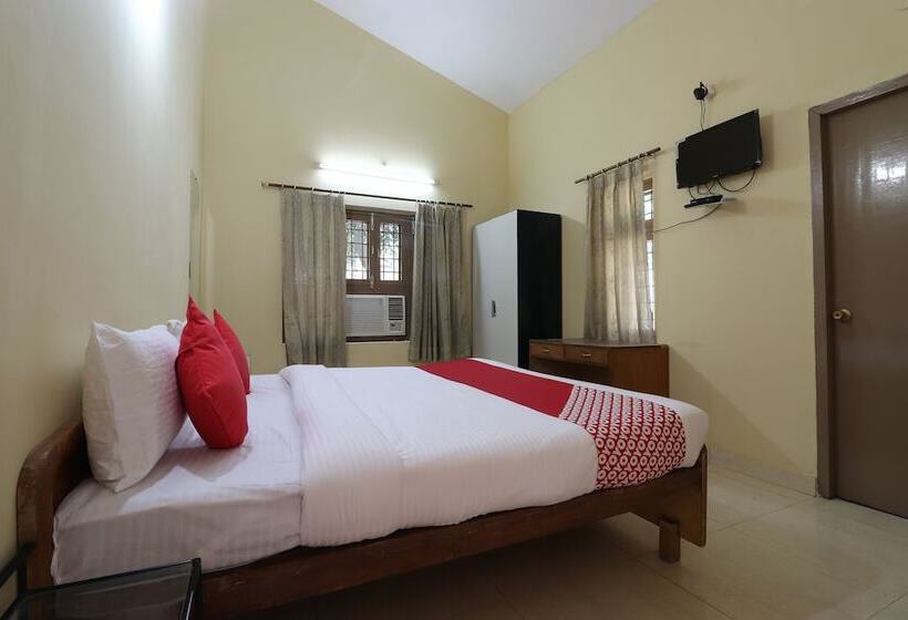 בית מלון כפרי Aamrapaali Water Park By Oyo Rooms