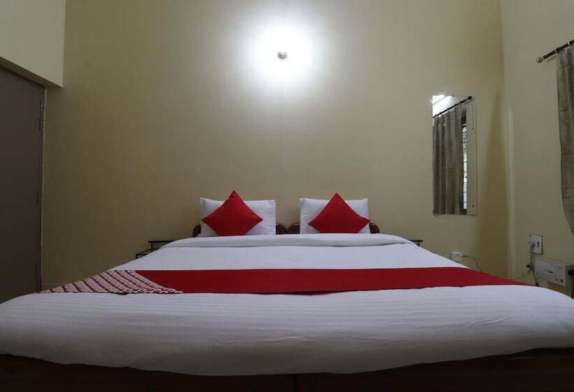 בית מלון כפרי Aamrapaali Water Park By Oyo Rooms