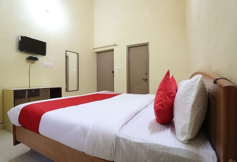 בית מלון כפרי Aamrapaali Water Park By Oyo Rooms