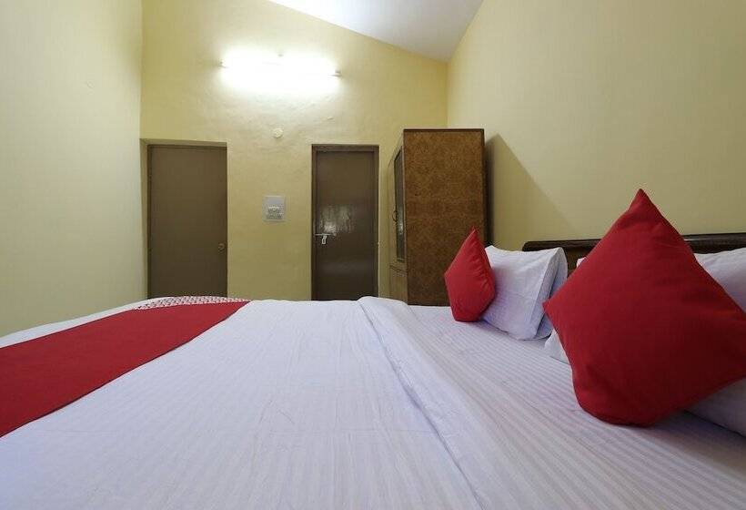 בית מלון כפרי Aamrapaali Water Park By Oyo Rooms