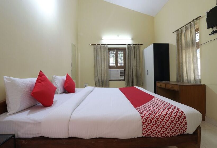 בית מלון כפרי Aamrapaali Water Park By Oyo Rooms