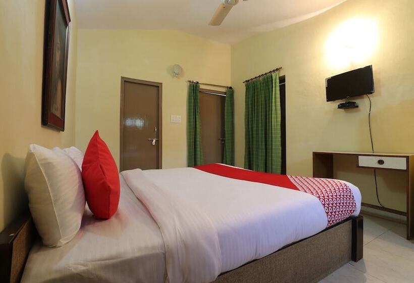 בית מלון כפרי Aamrapaali Water Park By Oyo Rooms