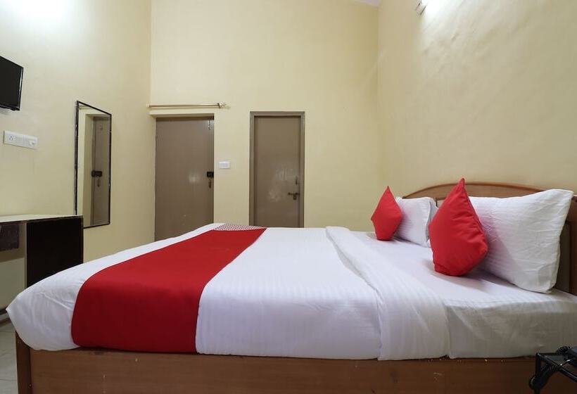 בית מלון כפרי Aamrapaali Water Park By Oyo Rooms