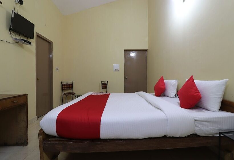 בית מלון כפרי Aamrapaali Water Park By Oyo Rooms