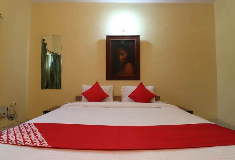 בית מלון כפרי Aamrapaali Water Park By Oyo Rooms